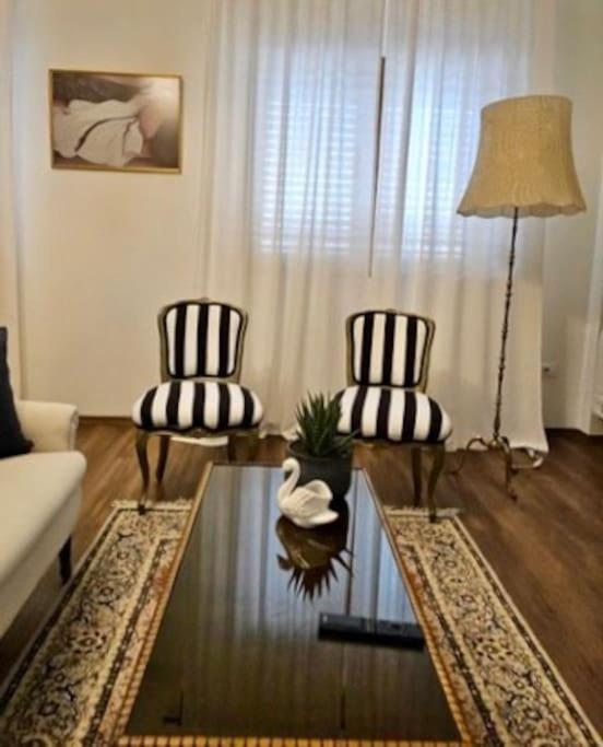Novi'S Luxury Apartment 2 Gjirokaster Ngoại thất bức ảnh
